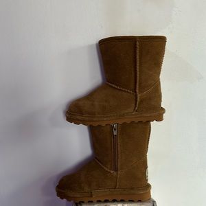 BEARPAW BOOTS - size 9 child